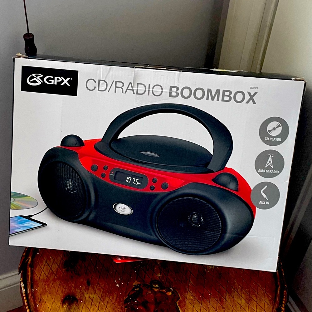 GPX hand held radio